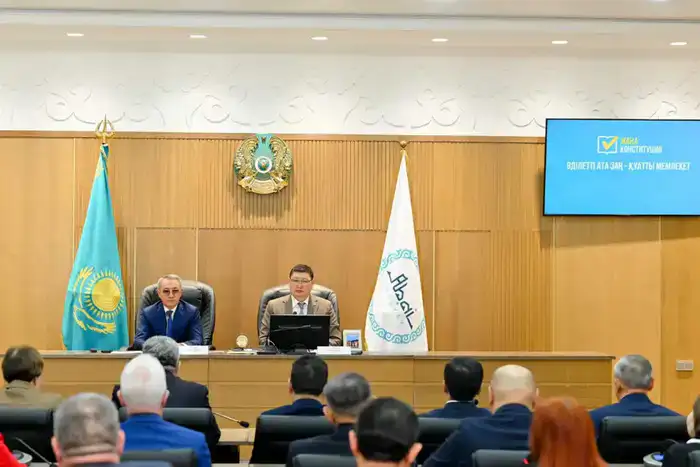 Члены общественного совета области Абай выразили поддержку новой Конституции (6)