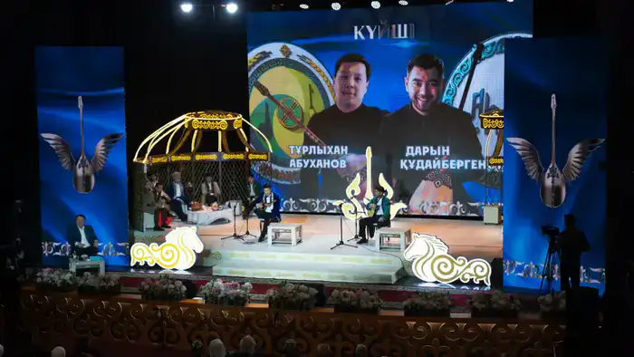 Поэты из области Абай одержали победу на республиканском командном айтысе в Казахстане
