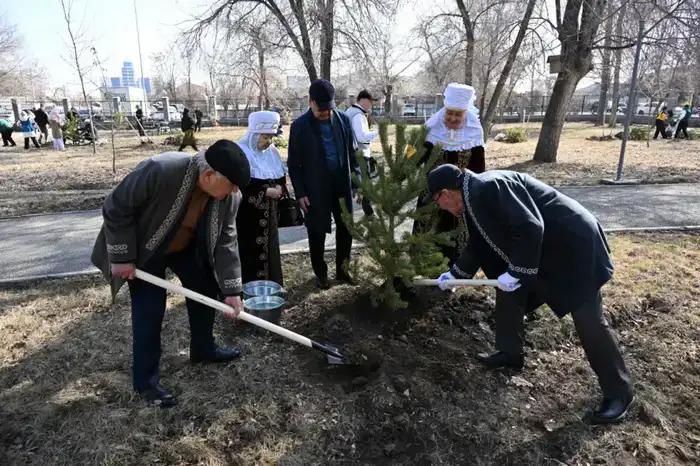 «Жаңару күні»: в Жетісу очистили родник и посадили тысячи деревьев (8)