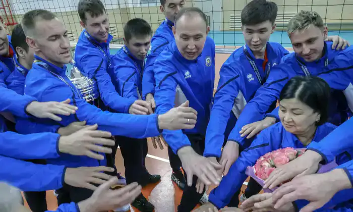 Бейбит Исабаев встретился с волейболистами Жетісу