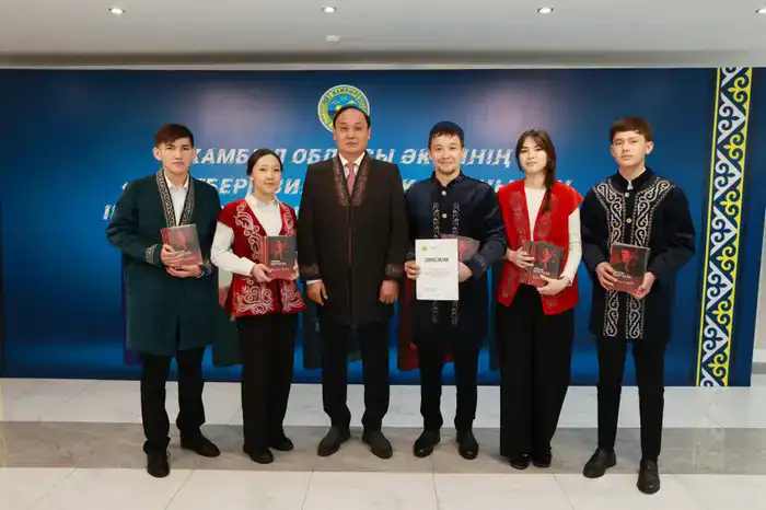 Ербол Карашукеев встретился с финалистами второго сезона «Ой шебері» (10)