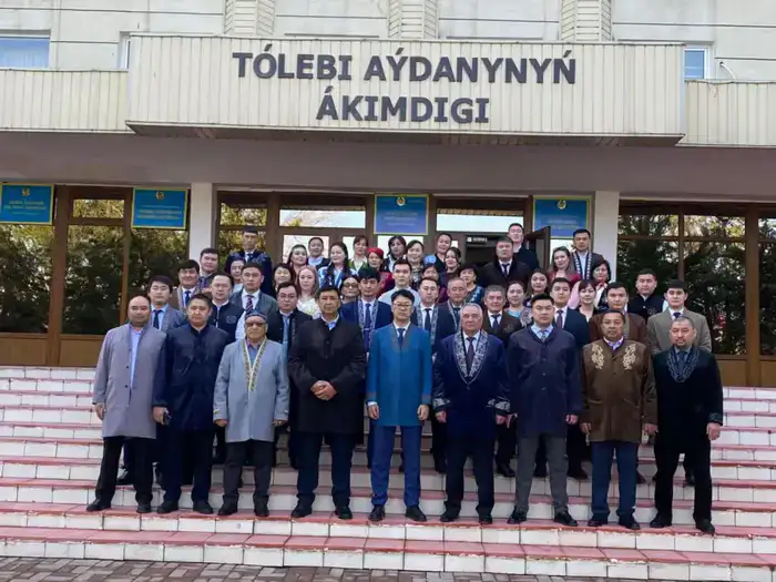 ГОСУДАРСТВЕННЫЕ СЛУЖАЩИЕ ТУРКЕСТАНСКОЙ ОБЛАСТИ ПРИШЛИ НА РАБОТУ В НАЦИОНАЛЬНОЙ ОДЕЖДЕ И ПОДДЕРЖАЛИ ДЕКАДУ “НАУРЫЗНАМА” (9)