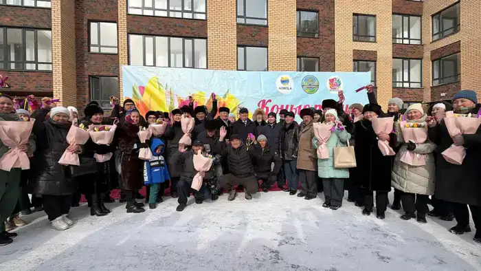 В г. Косшы вручены ключи от 40 квартир новосёлам (4)