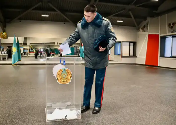 Военнослужащие Вооруженных сил в числе первых проголосовали на республиканском референдуме (3)