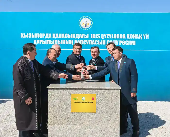 Заложена капсула строительства гостиницы IBIS в Кызылорде (10)