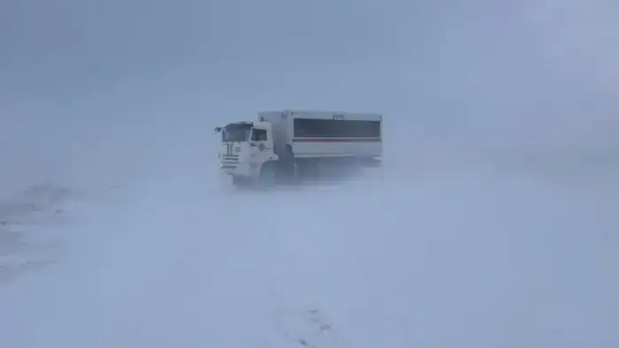 За прошедшие сутки из снежных заносов спасено и эвакуировано 760 человек (3)