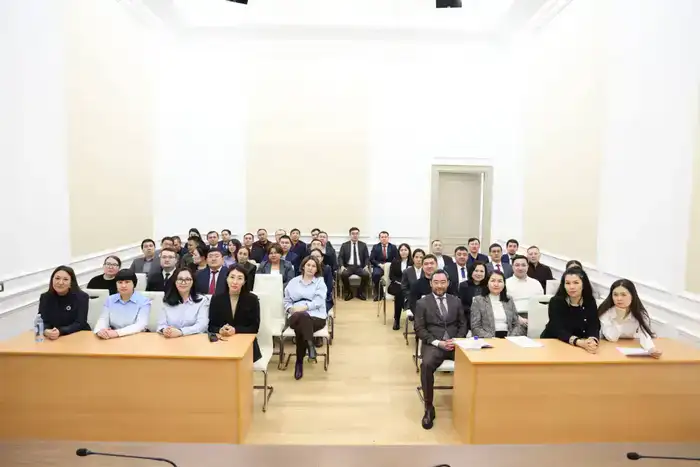 Магистранты Академии правосудия узнали о взаимодействии судебных инстанций на выездной лекции в Конституционном Суде Казахстана