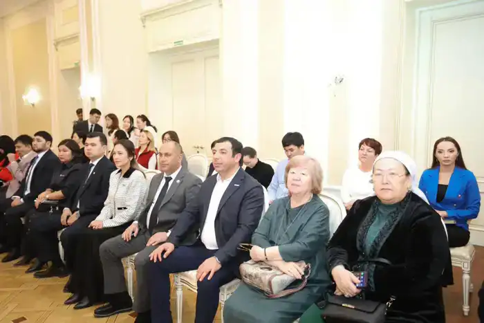 Аким Мангистауской области с экспертами обсудил проект новой Конституции (2)