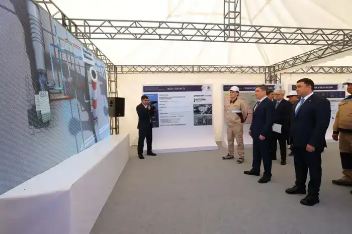 Олжас Бектенов проверил реализацию поручений Президента по строительству электростанции в Туркестанской области (4)