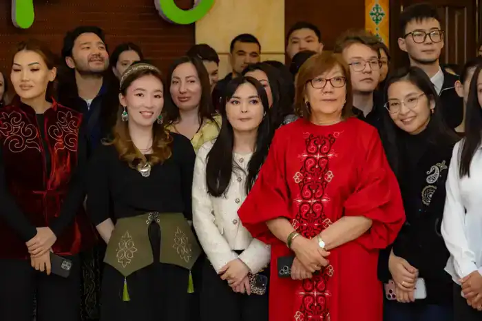 Министр торговли перерезал путы ребёнку на празднике Наурыз (2)