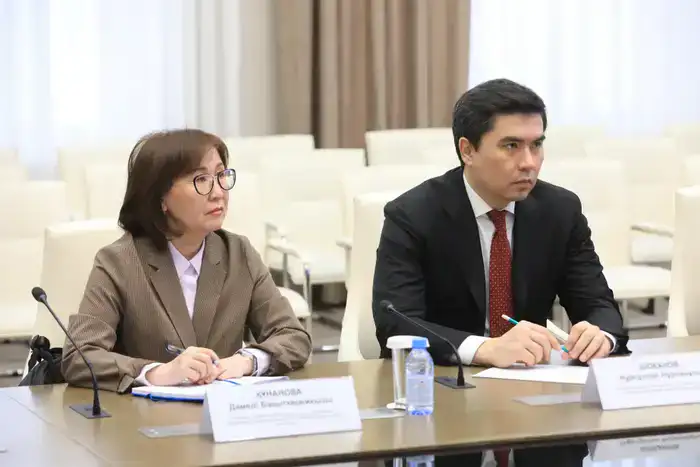 Аким области Асхат Шахаров встретился с председателем Президиума НПП «Атамекен» Канатом Шарлапаевым (4)