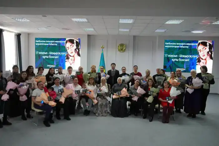 В Астане многодетным матерям вручили подвески «Алтын алқа» и «Күміс алқа» (9)