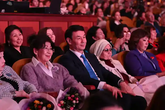 В Алматы прошел праздничный концерт «Әлемнің жарығы» к 8 Марта (4)