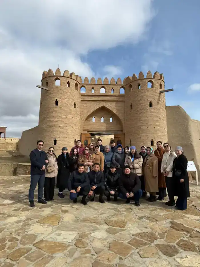 ЧИТАТЕЛЬСКИЙ КЛУБ ГОССЛУЖАЩИХ ТУРКЕСТАНСКОЙ ОБЛАСТИ СОВЕРШИЛ ДУХОВНУЮ ПОЕЗДКУ В ОТРАРСКИЙ РАЙОН И ОБСУДИЛ ОЧЕРЕДНУЮ КНИГУ