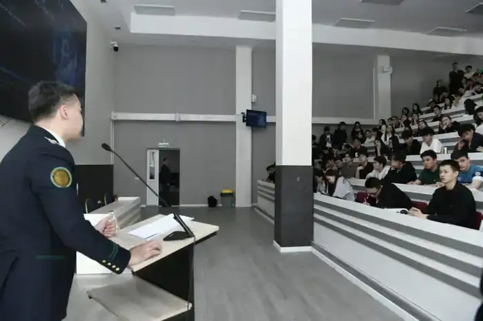 О современных угрозах в цифровой среде рассказали студентам столичного вуза (4)