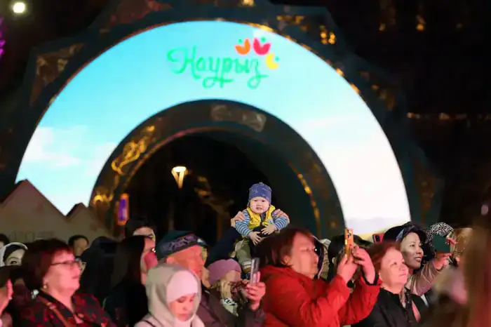 Площадь Абая в Алматы: культурный центр празднования Наурыза с международными артистами