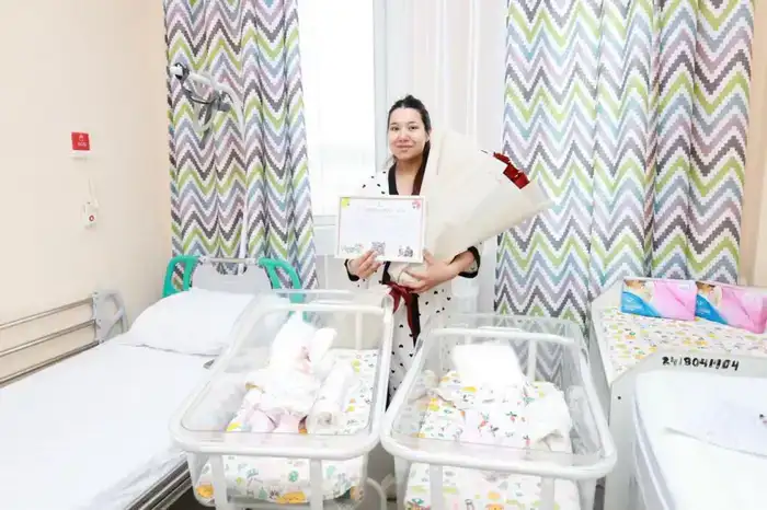 Необычный подарок получили новорожденные в День обновления в Астане (3)