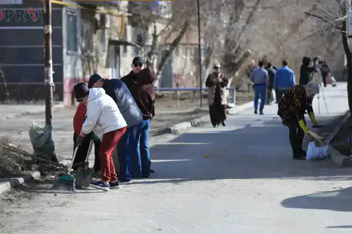 Субботник в Актобе: аким области ознакомился с ходом работ по благоустройству (4)