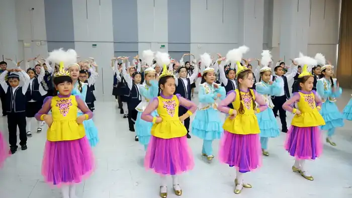 20 тысяч школьников Павлодарской области исполнили танец «Қара жорға» (2)