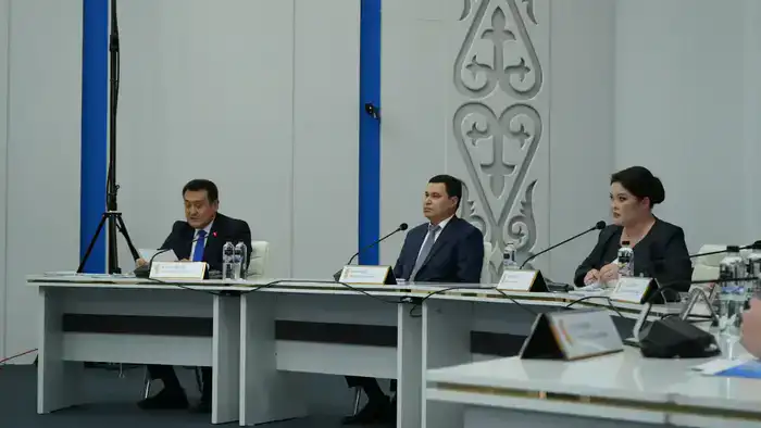 Круглый стол в Службе центральных коммуникаций при Президенте РК по подготовке к паводкам (6)