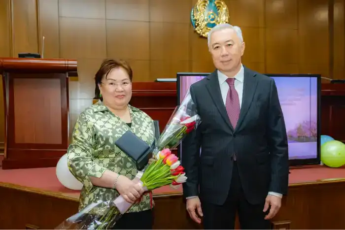 В МНЭ состоялось торжественное собрание, посвященное Международному женскому дню (3)