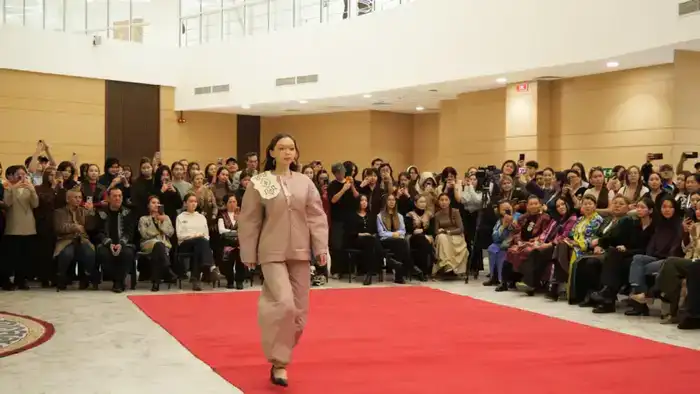 От орнамента к тренду: в столице показали современные образцы казахской одежды (2)