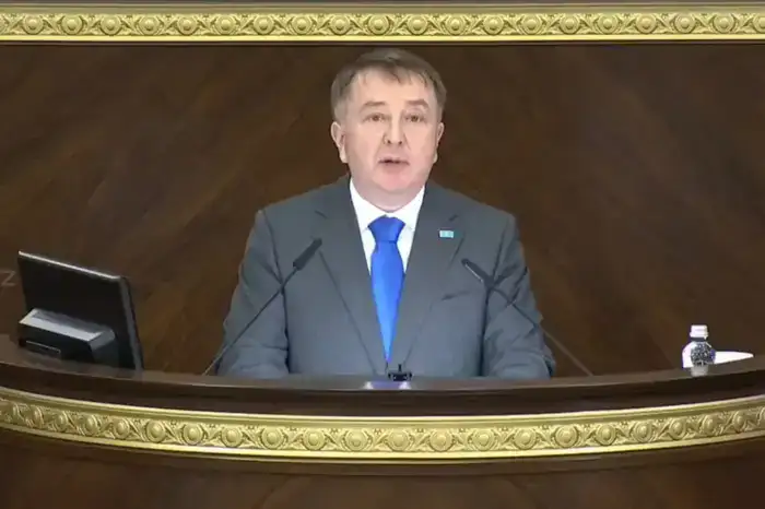 Министр юстиции Республики Казахстан Ерлан Сарсембаев принял участие в пленарном заседании Мажилиса Парламента Республики Казахстан (3)