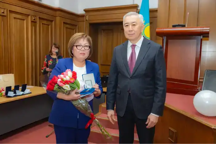 В МНЭ состоялось торжественное собрание, посвященное Международному женскому дню (2)