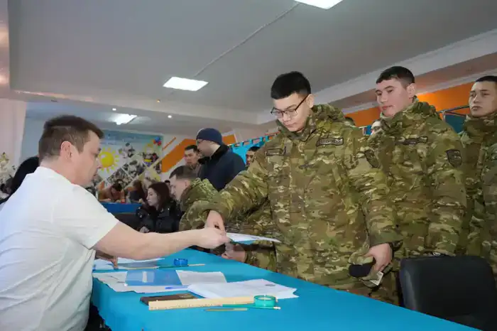 Военнослужащие Вооруженных сил в числе первых проголосовали на республиканском референдуме (2)