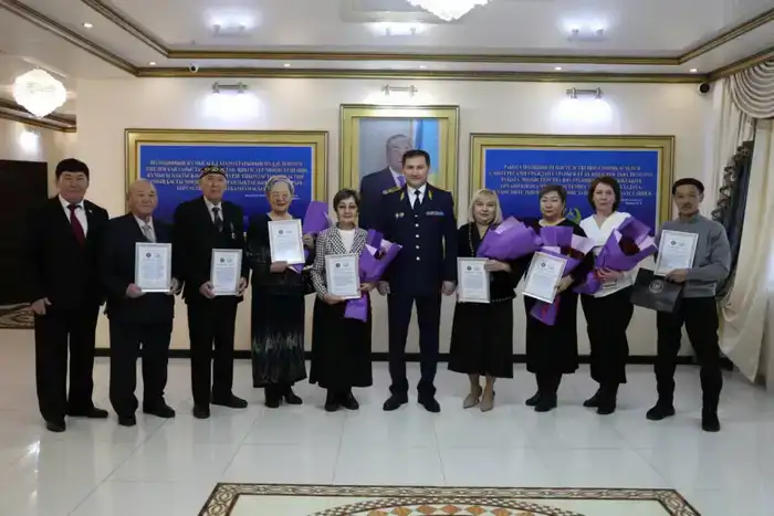 ”Спасибо за службу”: в ДП Актюбинской области чествовали представителей рабочих профессий и ветеранов (3)