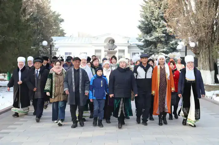 Внук Жамбыла Жабаева стал одним из первых избирателей на референдуме в селе Жамбыл