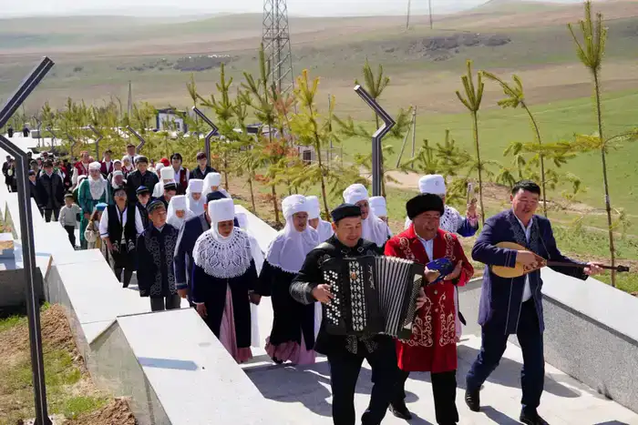 ТУРКЕСТАН: ПАРАД НАЦИОНАЛЬНЫХ ОДЕЖД В ЧЕСТЬ НАУРЫЗА СБЛИЖАЕТ КУЛЬТУРЫ