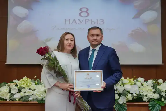 ИСПОЛНЕНИЕ ПОРУЧЕНИЯ ПРЕЗИДЕНТА: ЖЕНЩИНАМ-УЧЕНЫМ ВРУЧЕНЫ СЕРТИФИКАТЫ НА ЖИЛЬЕ (8)