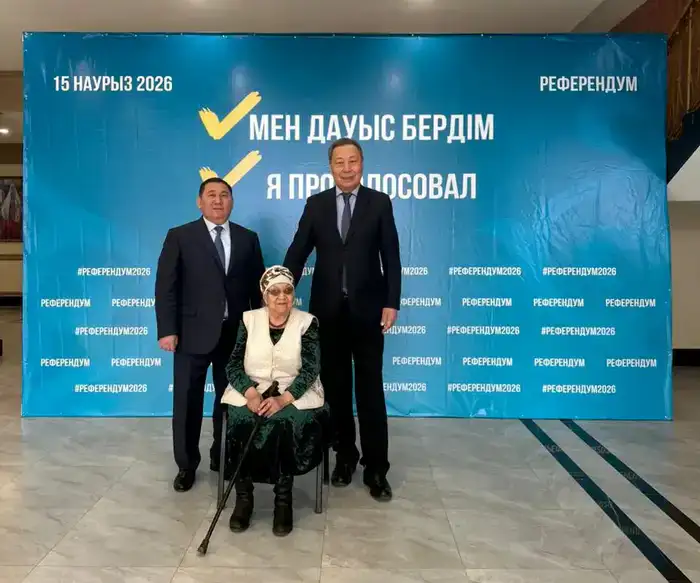 90-летний ветеран Торткен Кененова подчеркивает важность гражданского участия на референдуме в Илийском районе