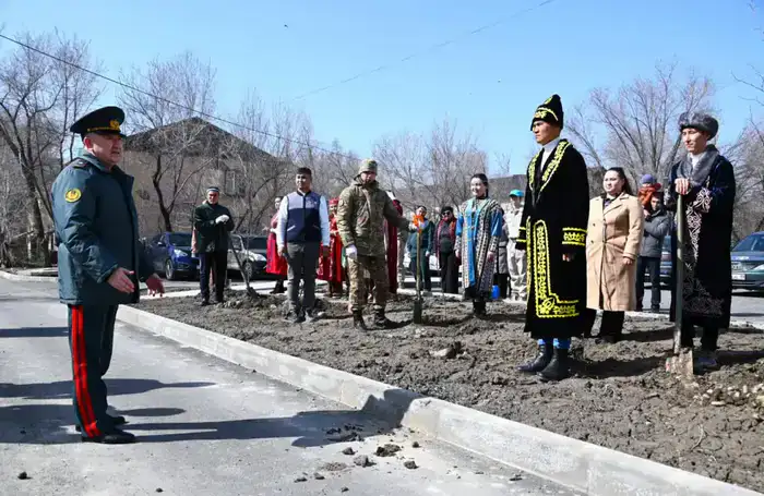 В честь Жаңару күні: военные сажают будущее среди зелёных надежд
