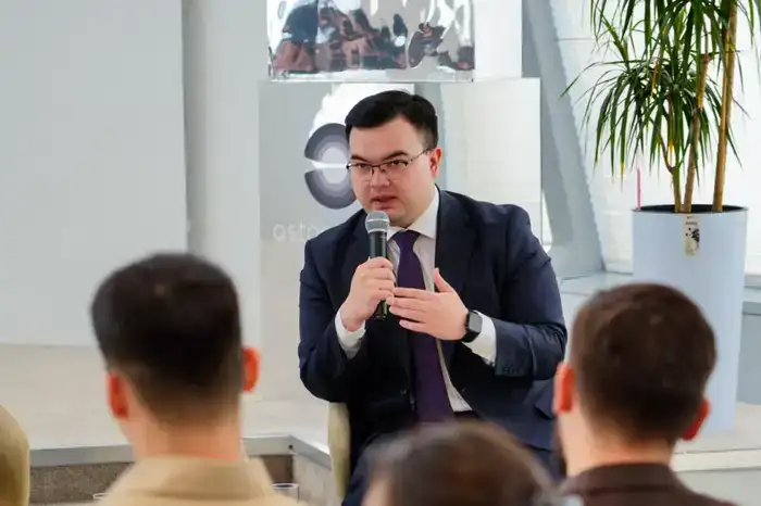 В Астане обсудили проект новой Конституции с участием молодежи и экспертного сообщества (6)