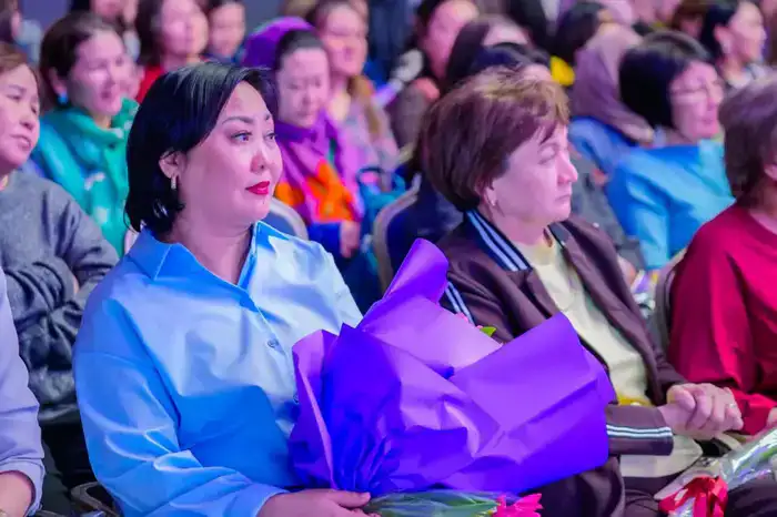 «Женщина – сердце мира»: в Астане прошел праздничный концерт