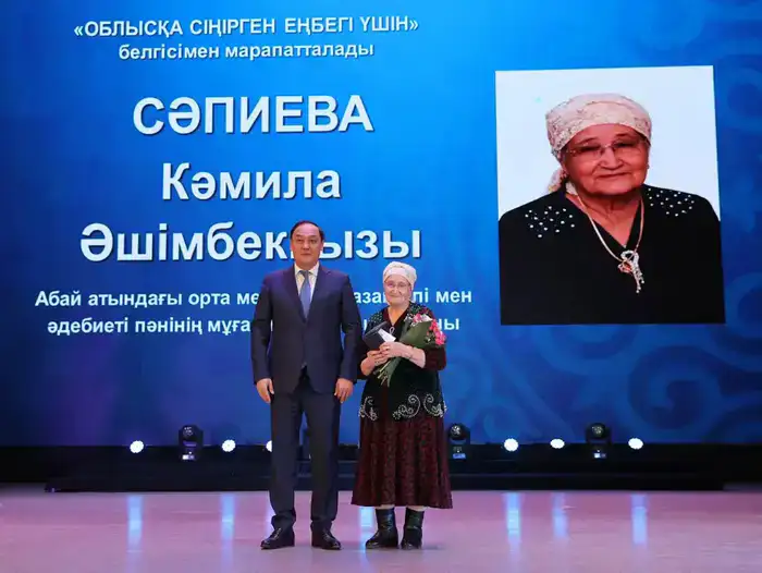 Ербол Карашукеев поздравил жительниц Жамбылской области с 8 Марта (4)