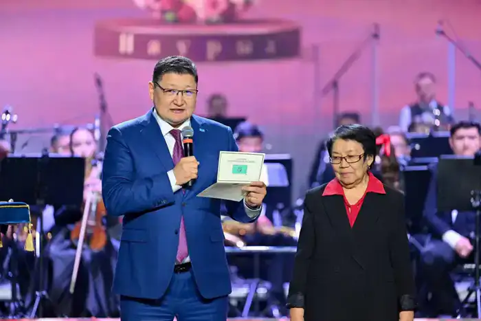 В Семее состоялось торжественное мероприятие, посвященное 8 Марта (2)