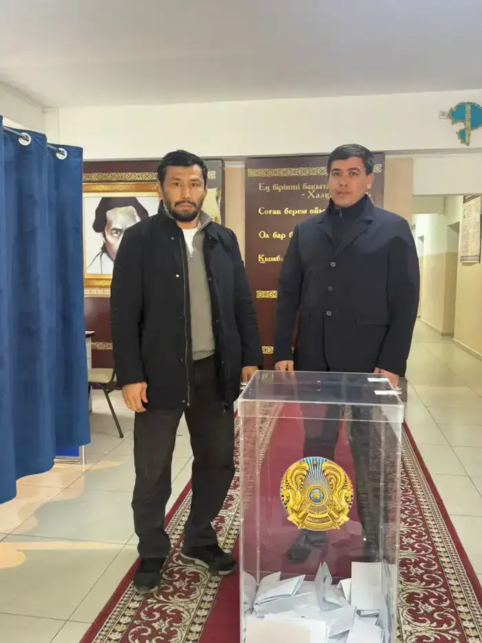 Демеу Жадраев, серебряный призёр Олимпиады-2024, принял участие в республиканском референдуме