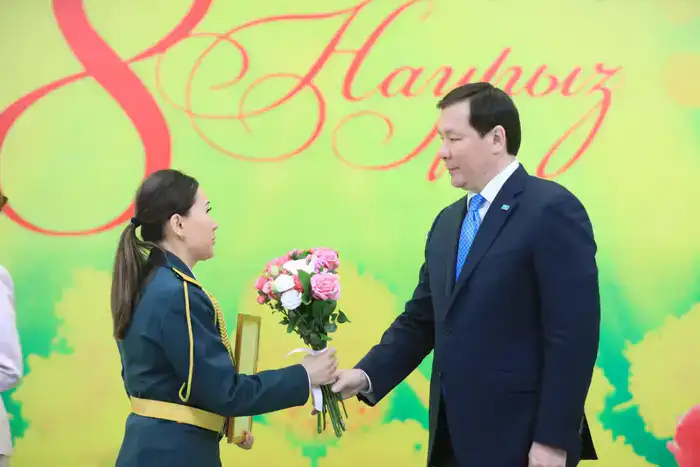 Накануне весеннего праздника актюбинские женщины были удостоены государственных наград (9)