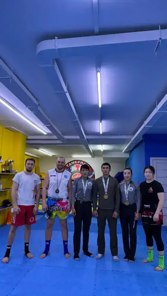 полиция Астаны делится опытом с юными кикбоксерами после международных соревнований