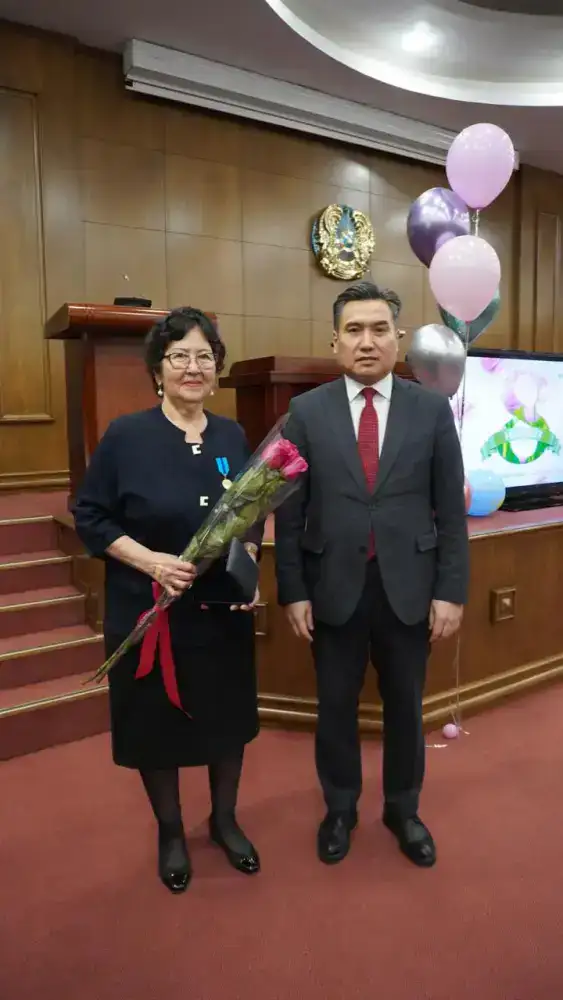 Вручены государственные награды от имени Президента в честь 8 Марта (2)