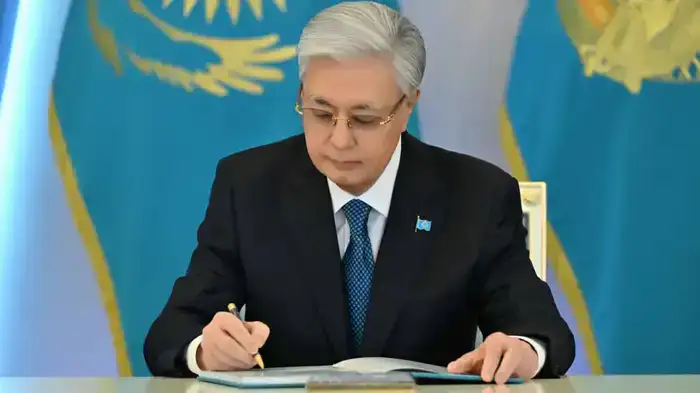 Подписание Указа о новой Конституции Казахстана: шаг к изменениям в законодательной системе страны