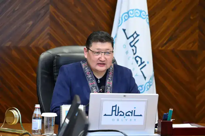 Аким области встретился с айтыскерами и деятелями искусства (7)