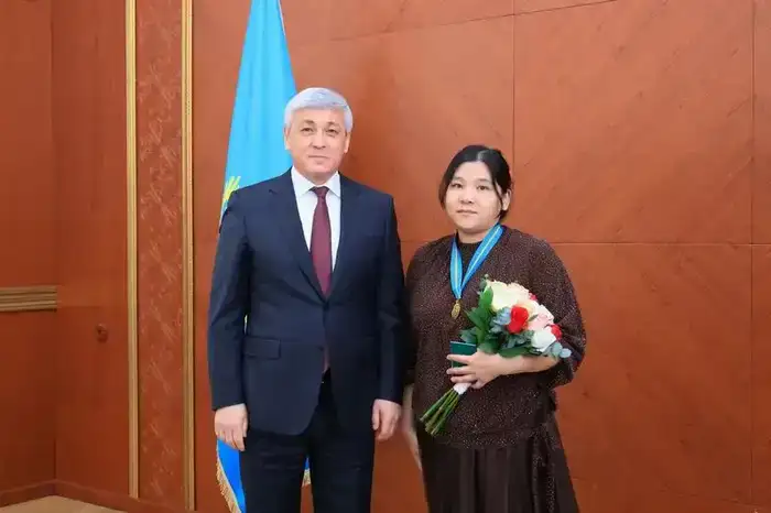 Ермаганбет Булекпаев поздравил женщин Карагандинской области с 8 Марта