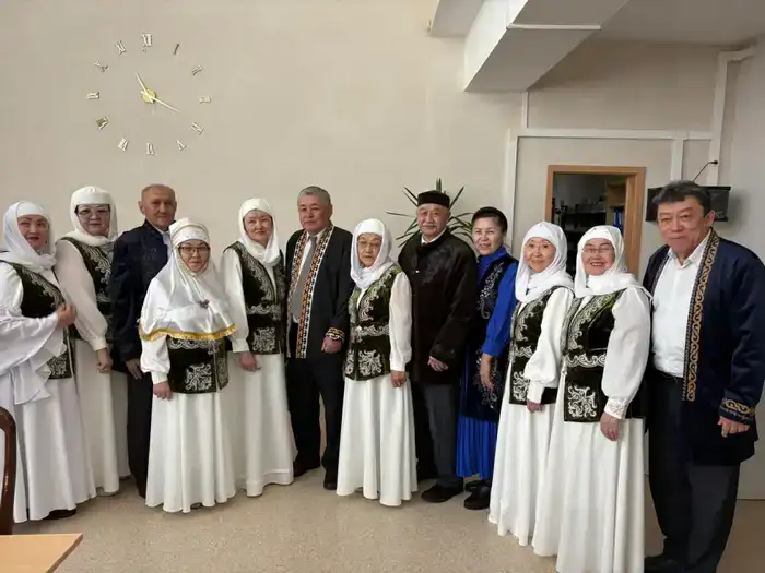 День Шанырака: столичные пенсионеры рассказали студентам о национальных традициях и дали свое благословение