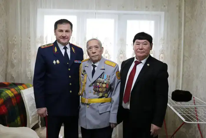 ”Спасибо за службу”: в ДП Актюбинской области чествовали представителей рабочих профессий и ветеранов (2)