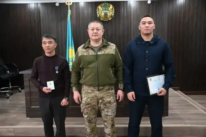 Сержант Ергали Кенжебаев спас людей из горящего заведения «Dr. Watson»