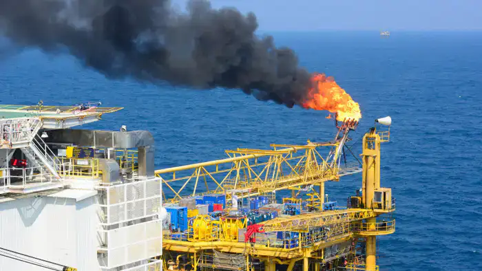 Иран объявил о предстоящих авиаударах по нефтяным объектам в странах Персидского залива: началась эвакуация граждан